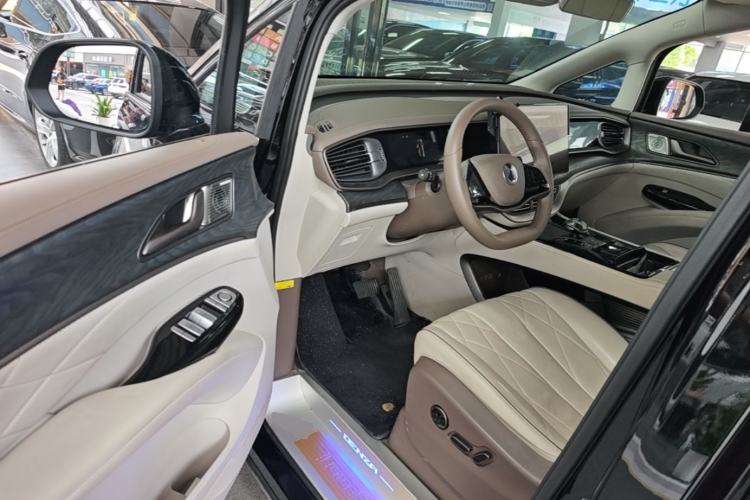 Used Denza D9 2022 DM-i 1040 Prestige Model Driver Seat