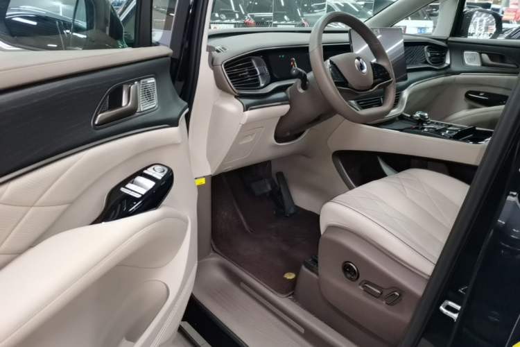 Used Denza D9 2022 DM-i 970 Four-Wheel Drive Prestige Model Driver Seat