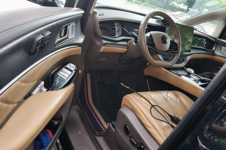 Used Denza D9 2022 DM-i 1040 Prestige Model Driver Seat