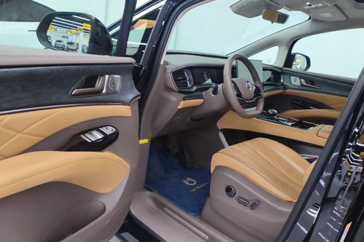 Used Denza D9 2022 DM-i 1040 Prestige Model Driver Seat