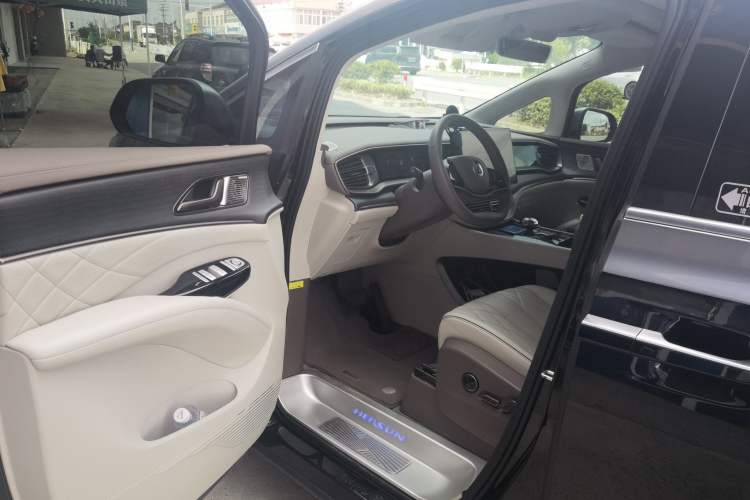 Used Denza D9 2022 DM-i 970 Four-Wheel Drive Flagship Model Driver Seat