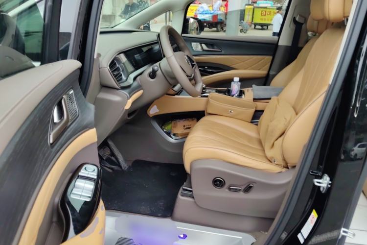 Used Denza D9 2022 DM-i 970 Four-Wheel Drive Flagship Model Driver Seat