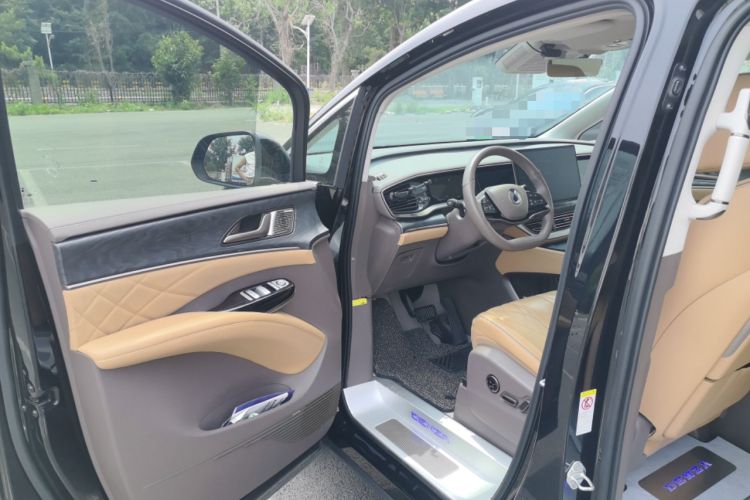 Used Denza D9 2022 DM-i 1040 Prestige Model Driver Seat