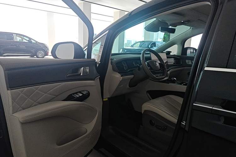 Used Denza D9 2022 DM-i 970 Four-Wheel Drive Flagship Model Driver Seat