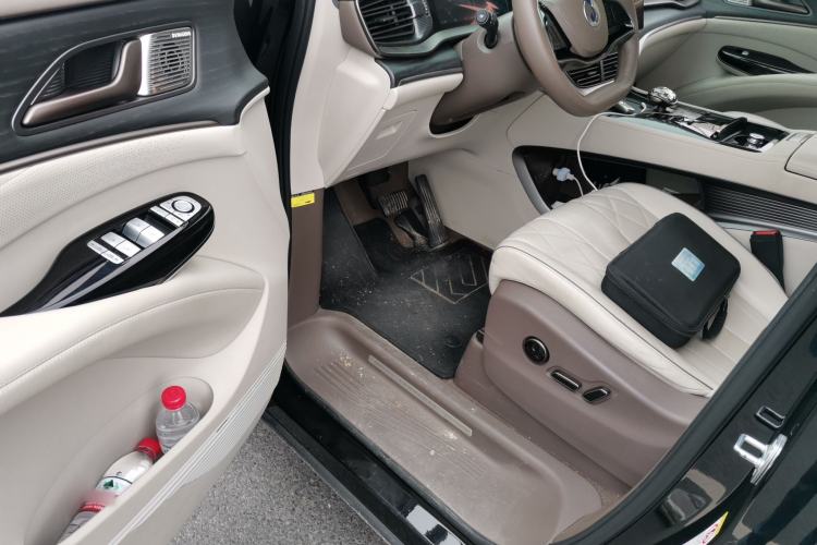 Used Denza D9 2022 DM-i 970 Four-Wheel Drive Flagship Model Driver Seat