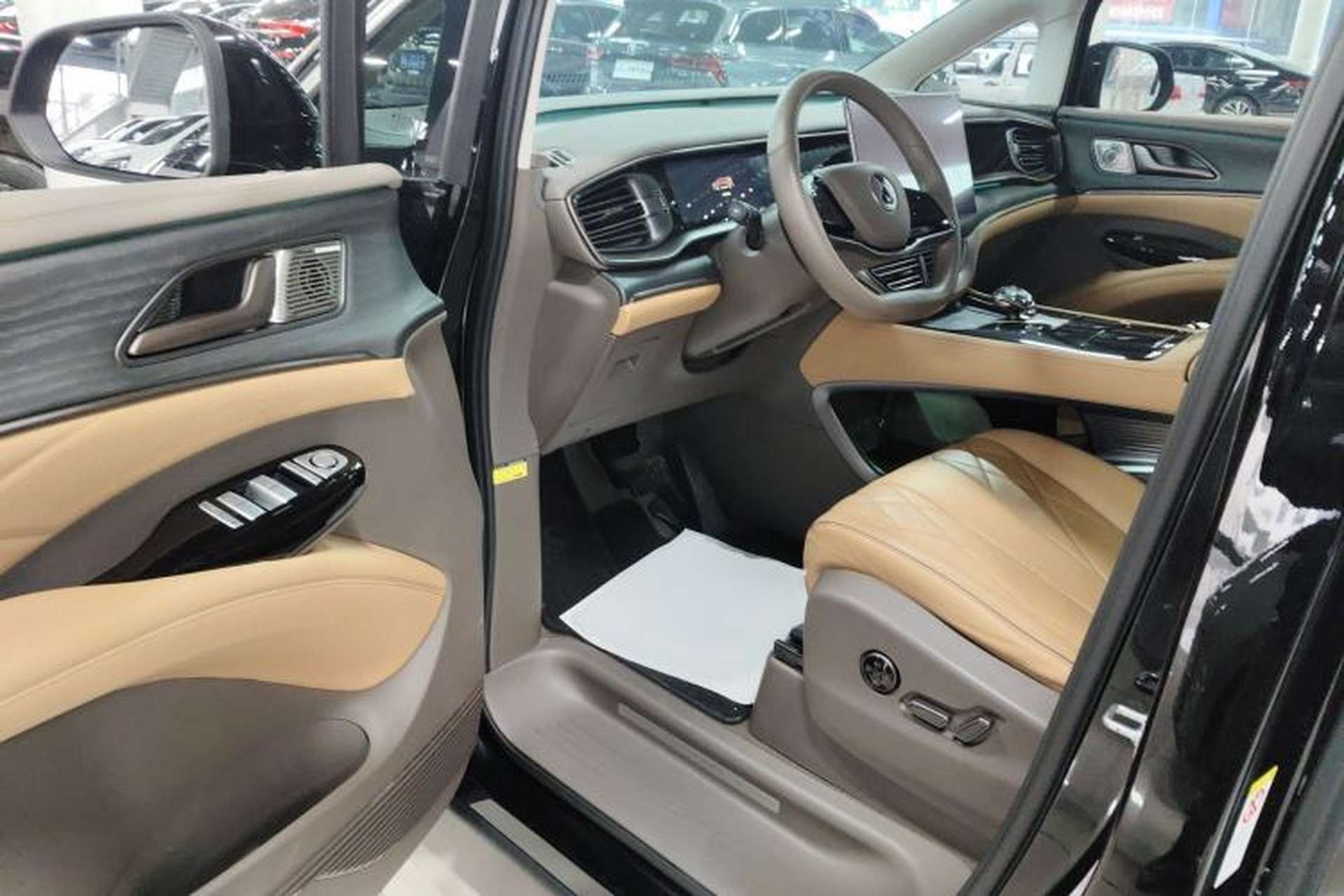 Used Denza D9 2022 DM-i 970 Four-Wheel Drive Flagship Model Driver Seat