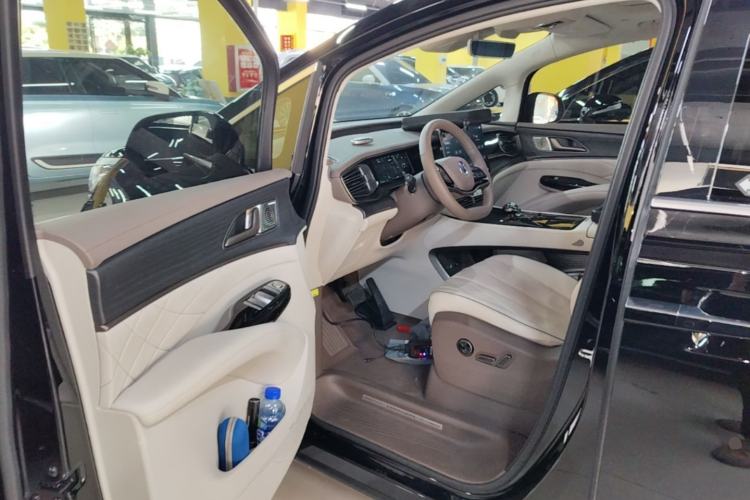 Used Denza D9 2022 DM-i 970 Four-Wheel Drive Flagship Model Driver Seat