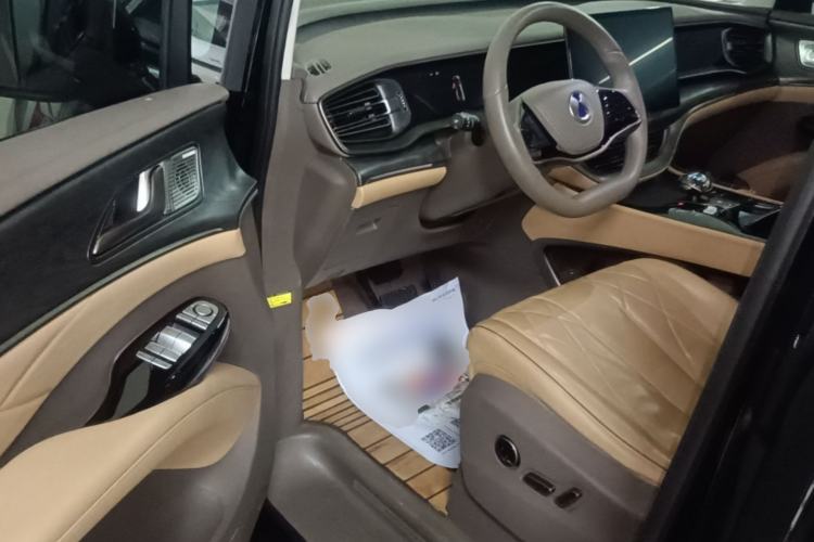 Used Denza D9 2022 DM-i 1040 Prestige Model Driver Seat