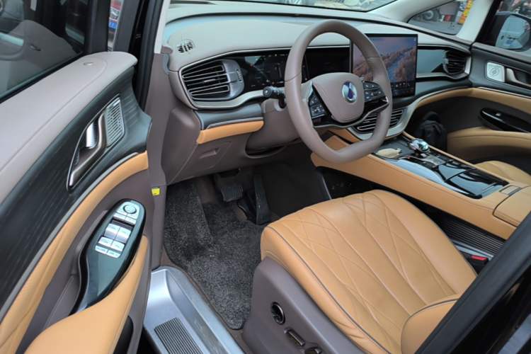 Used Denza D9 2022 DM-i 970 Four-Wheel Drive Prestige Model Driver Seat