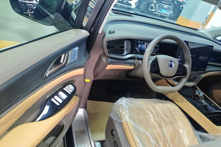 Used Denza D9 2022 DM-i 970 Four-Wheel Drive Flagship Model Driver Seat
