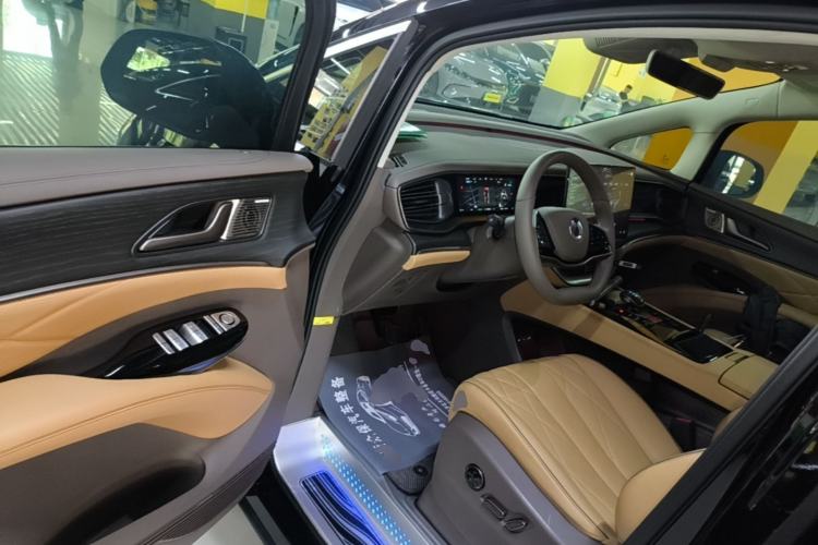 Used Denza D9 2022 DM-i 970 Four-Wheel Drive Flagship Model Driver Seat