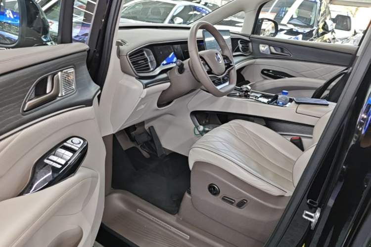 Used Denza D9 2022 DM-i 970 Four-Wheel Drive Flagship Model Driver Seat
