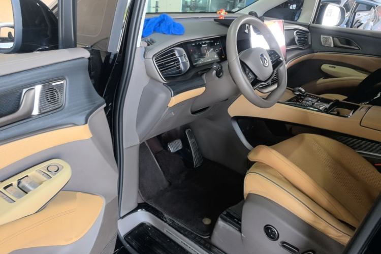 Used Denza D9 2022 DM-i 970 Four-Wheel Drive Flagship Model Driver Seat