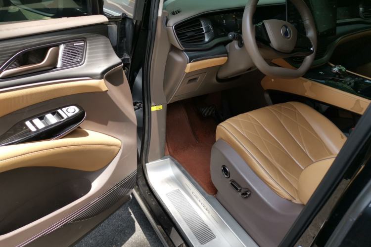Used Denza D9 2022 DM-i 970 Four-Wheel Drive Flagship Model Driver Seat