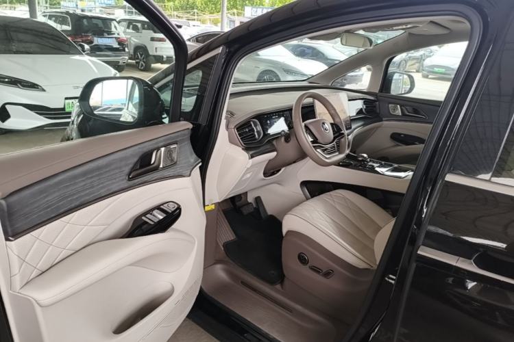 Used Denza D9 2022 DM-i 970 Four-Wheel Drive Prestige Model Driver Seat