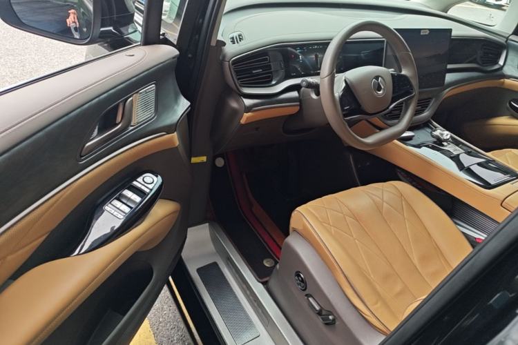 Used Denza D9 2022 DM-i 1040 Prestige Model Driver Seat