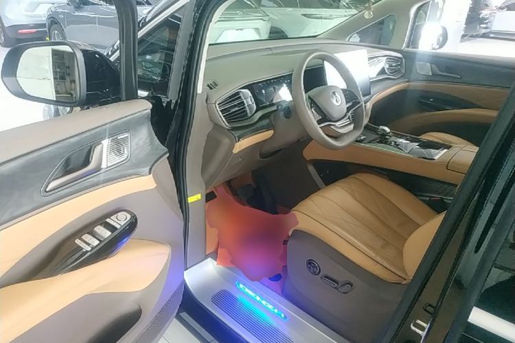 Used Denza D9 2022 DM-i 1040 Prestige Model Driver Seat