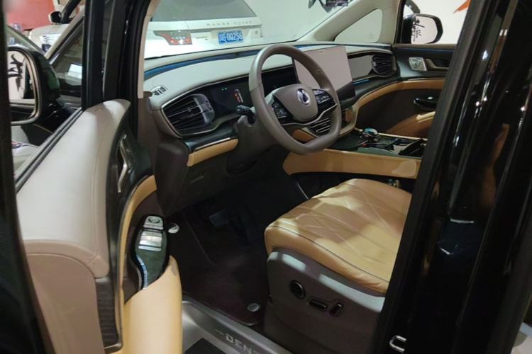 Used Denza D9 2022 DM-i 970 Four-Wheel Drive Flagship Model Driver Seat