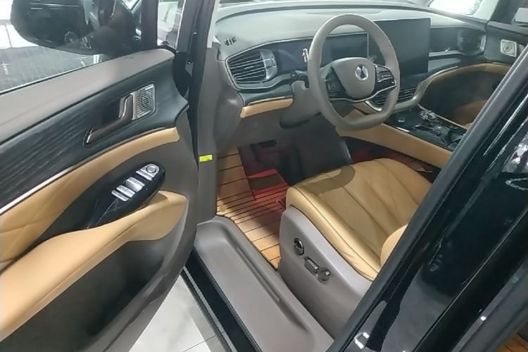 Used Denza D9 2022 DM-i 970 Four-Wheel Drive Prestige Model Driver Seat