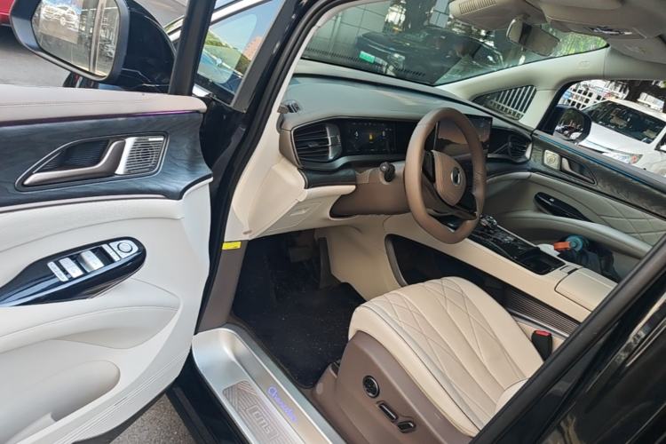 Used Denza D9 2022 DM-i 1040 Prestige Model Driver Seat
