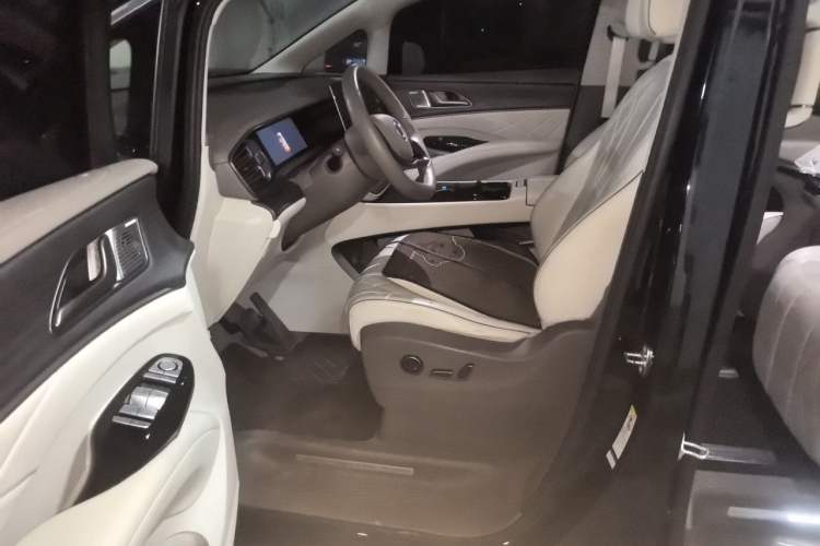Used Denza D9 2022 DM-i 970 Four-Wheel Drive Prestige Model Driver Seat