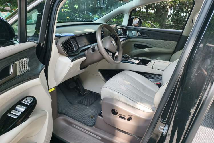 Used Denza D9 2022 DM-i 1040 Prestige Model Driver Seat