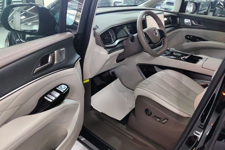 Used Denza D9 2022 DM-i 970 Four-Wheel Drive Prestige Model Driver Seat