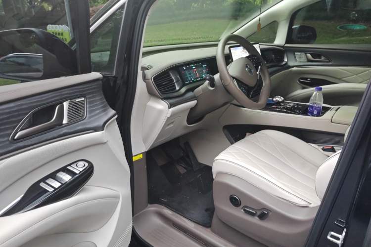 Used Denza D9 2022 DM-i 970 Four-Wheel Drive Flagship Model Driver Seat