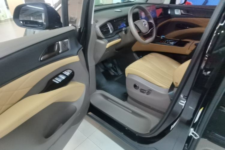 Used Denza D9 2022 DM-i 970 Four-Wheel Drive Prestige Model Driver Seat