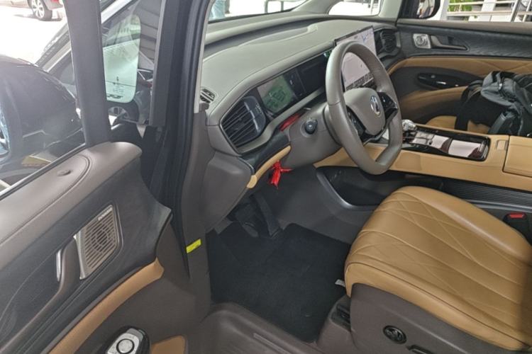 Used Denza D9 2022 EV 620 Prestige Model Driver Seat