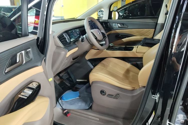Used Denza D9 2022 DM-i 970 Four-Wheel Drive Flagship Model Driver Seat