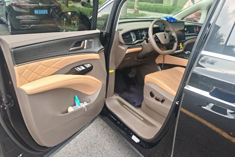 Used Denza D9 2022 DM-i 970 Four-Wheel Drive Prestige Model Driver Seat