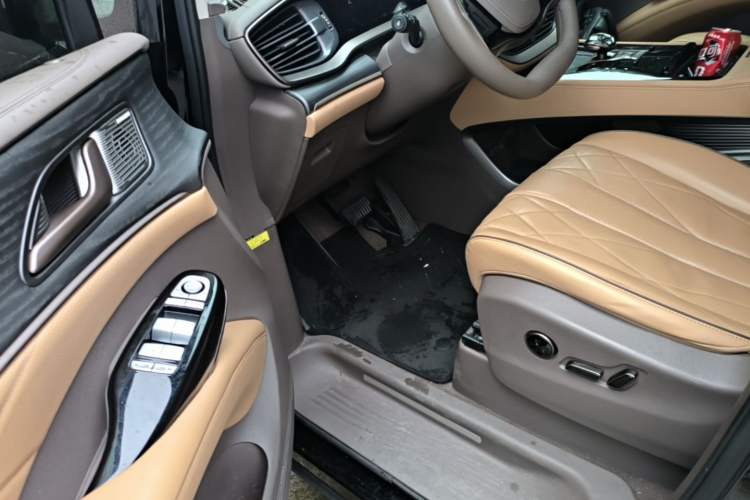 Used Denza D9 2022 DM-i 970 Four-Wheel Drive Flagship Model Driver Seat