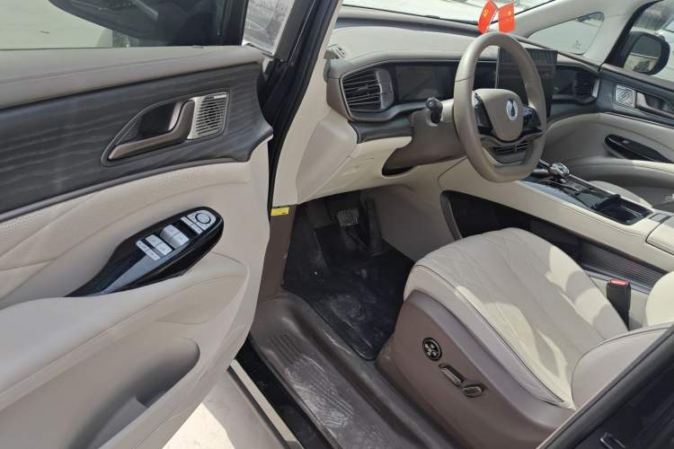 Used Denza D9 2022 DM-i 970 Four-Wheel Drive Flagship Model Driver Seat