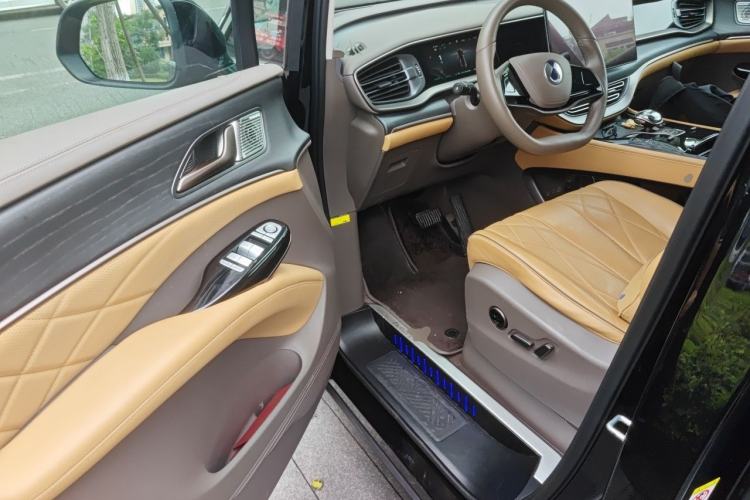 Used Denza D9 2022 EV 600 Four-Wheel Drive Flagship Model Driver Seat