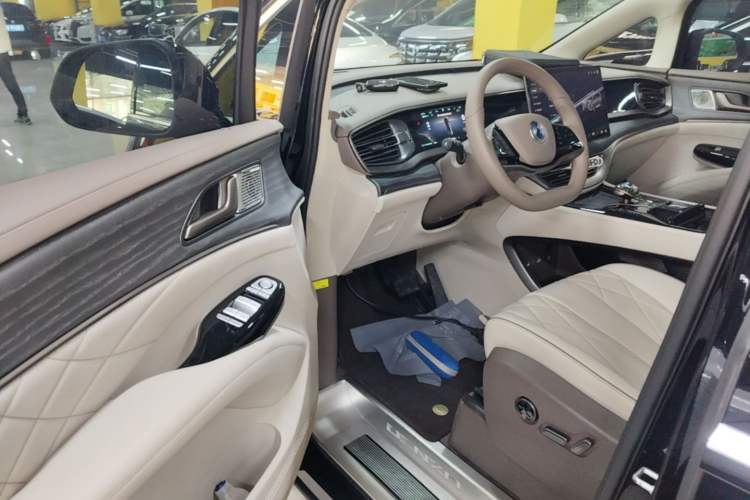 Used Denza D9 2022 DM-i 970 Four-Wheel Drive Prestige Model Driver Seat