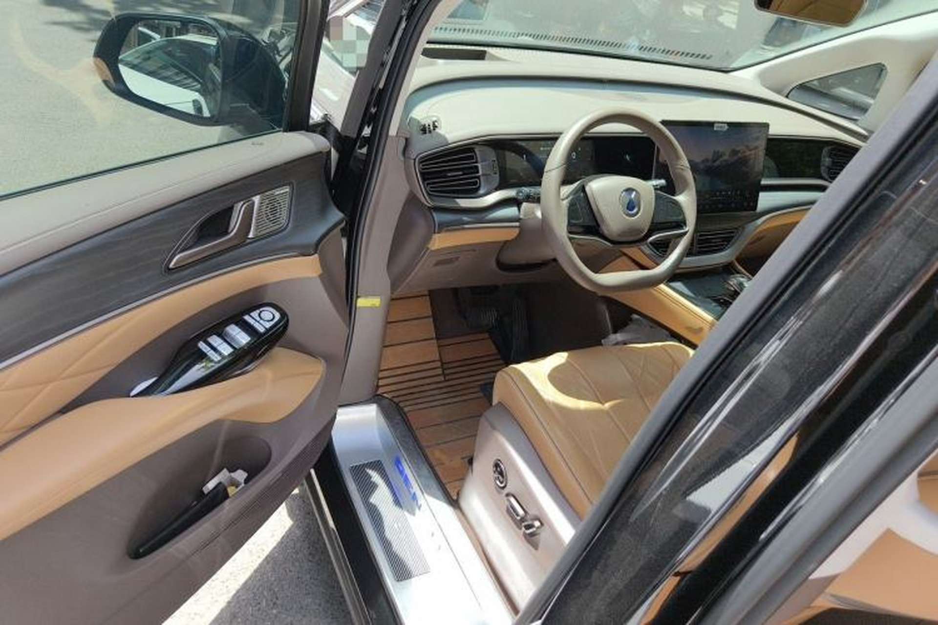 Used Denza D9 2022 EV 600 Four-Wheel Drive Flagship Model Driver Seat