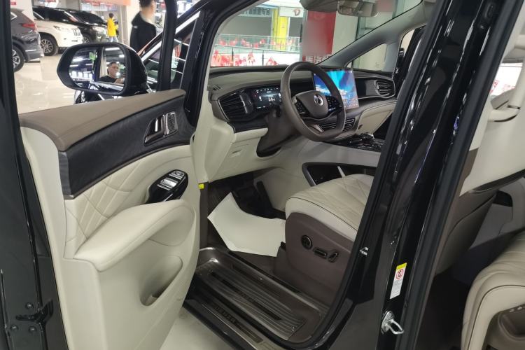 Used Denza D9 2022 DM-i 1040 Prestige Model Driver Seat