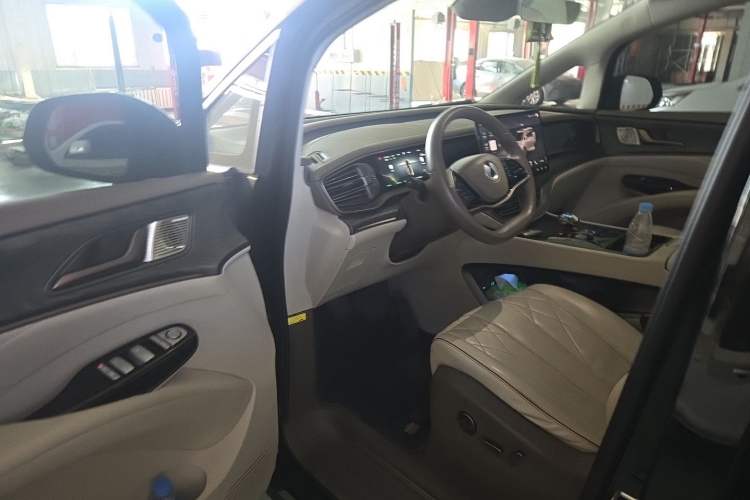 Used Denza D9 2022 EV 620 Prestige Model Driver Seat