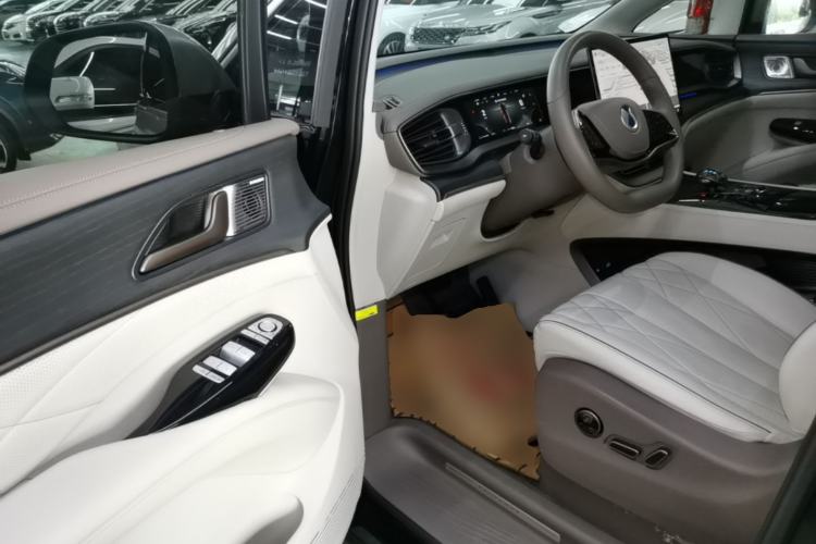 Used Denza D9 2022 DM-i 970 Four-Wheel Drive Flagship Model Driver Seat