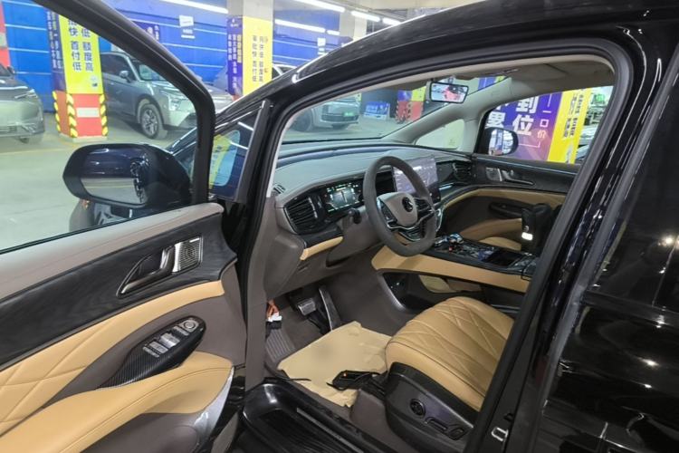 Used Denza D9 2022 DM-i 1040 Prestige Model Driver Seat