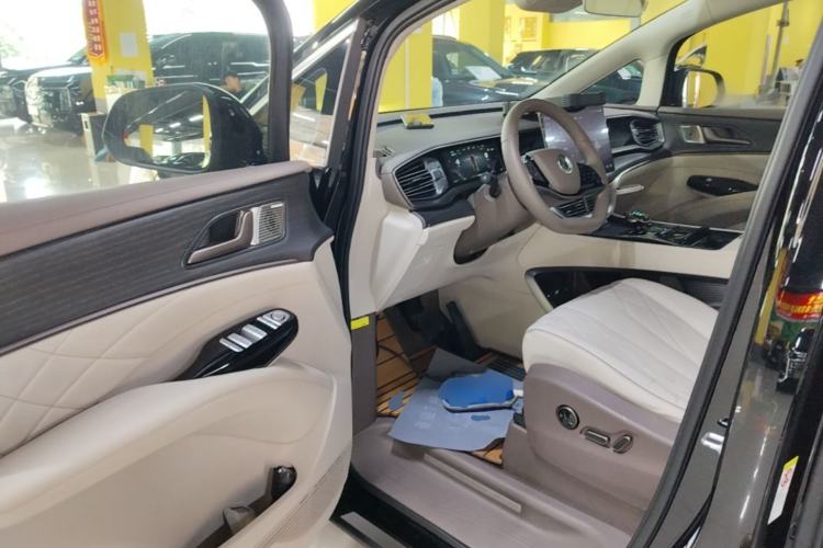 Used Denza D9 2022 DM-i 970 Four-Wheel Drive Prestige Model Driver Seat