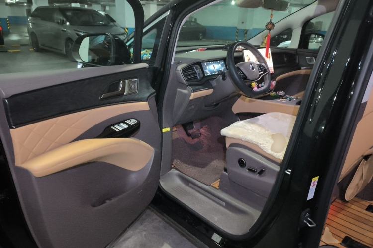 Used Denza D9 2022 DM-i 1040 Prestige Model Driver Seat