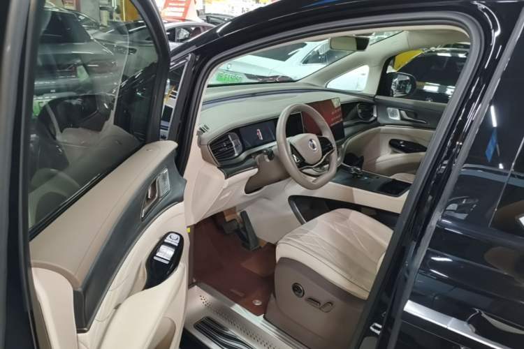 Used Denza D9 2022 DM-i 970 Four-Wheel Drive Flagship Model Driver Seat