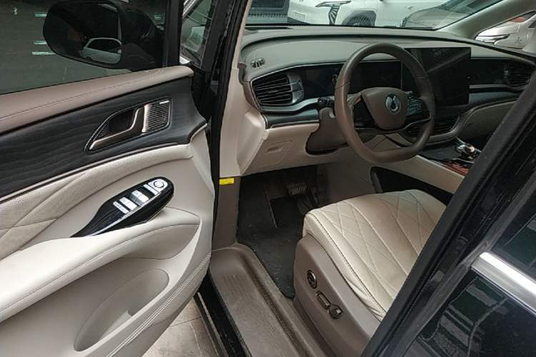 Used Denza D9 2022 DM-i 970 Four-Wheel Drive Flagship Model Driver Seat