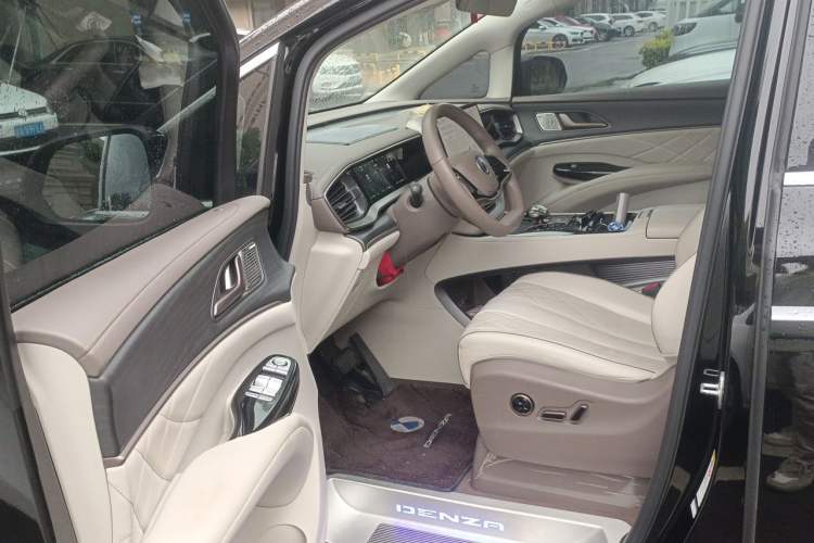 Used Denza D9 2022 DM-i 970 Four-Wheel Drive Prestige Model Driver Seat