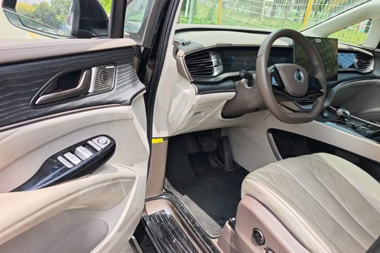 Used Denza D9 2022 DM-i 970 Four-Wheel Drive Flagship Model Driver Seat