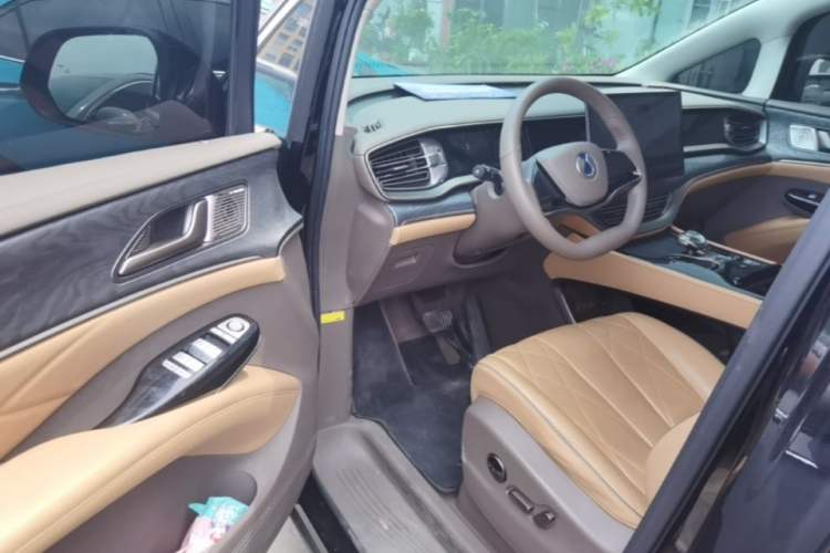 Used Denza D9 2022 DM-i 1040 Prestige Model Driver Seat