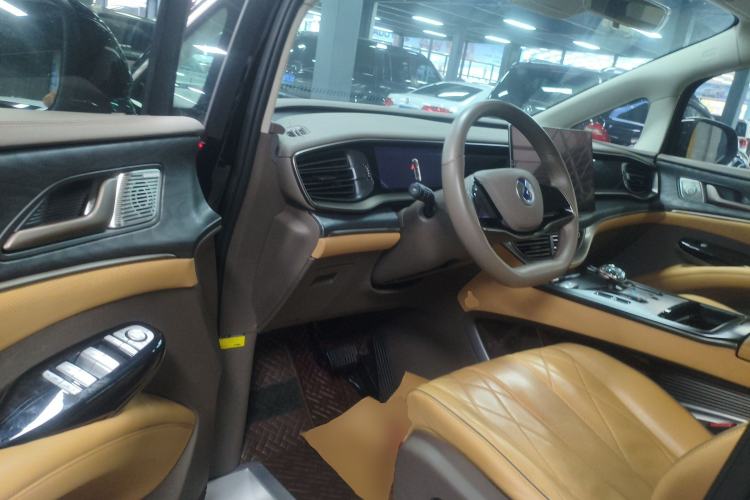 Used Denza D9 2022 DM-i 1040 Prestige Model Driver Seat