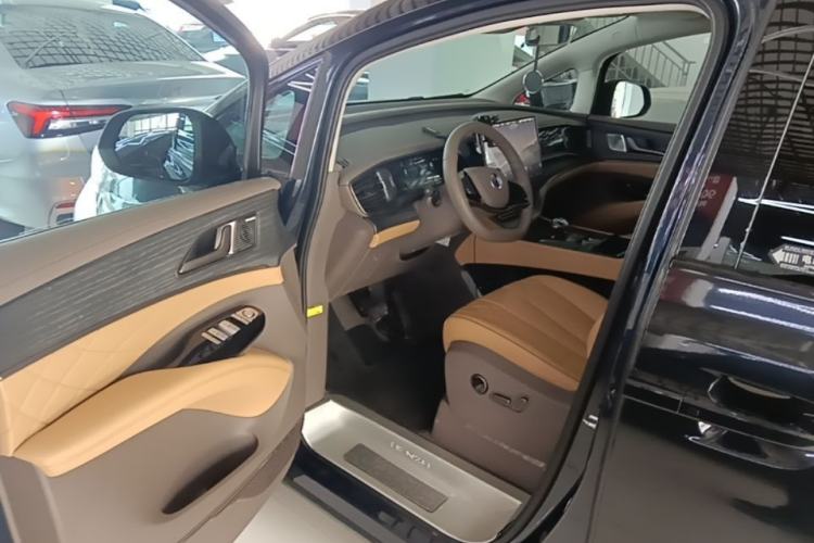 Used Denza D9 2022 DM-i 970 Four-Wheel Drive Prestige Model Driver Seat
